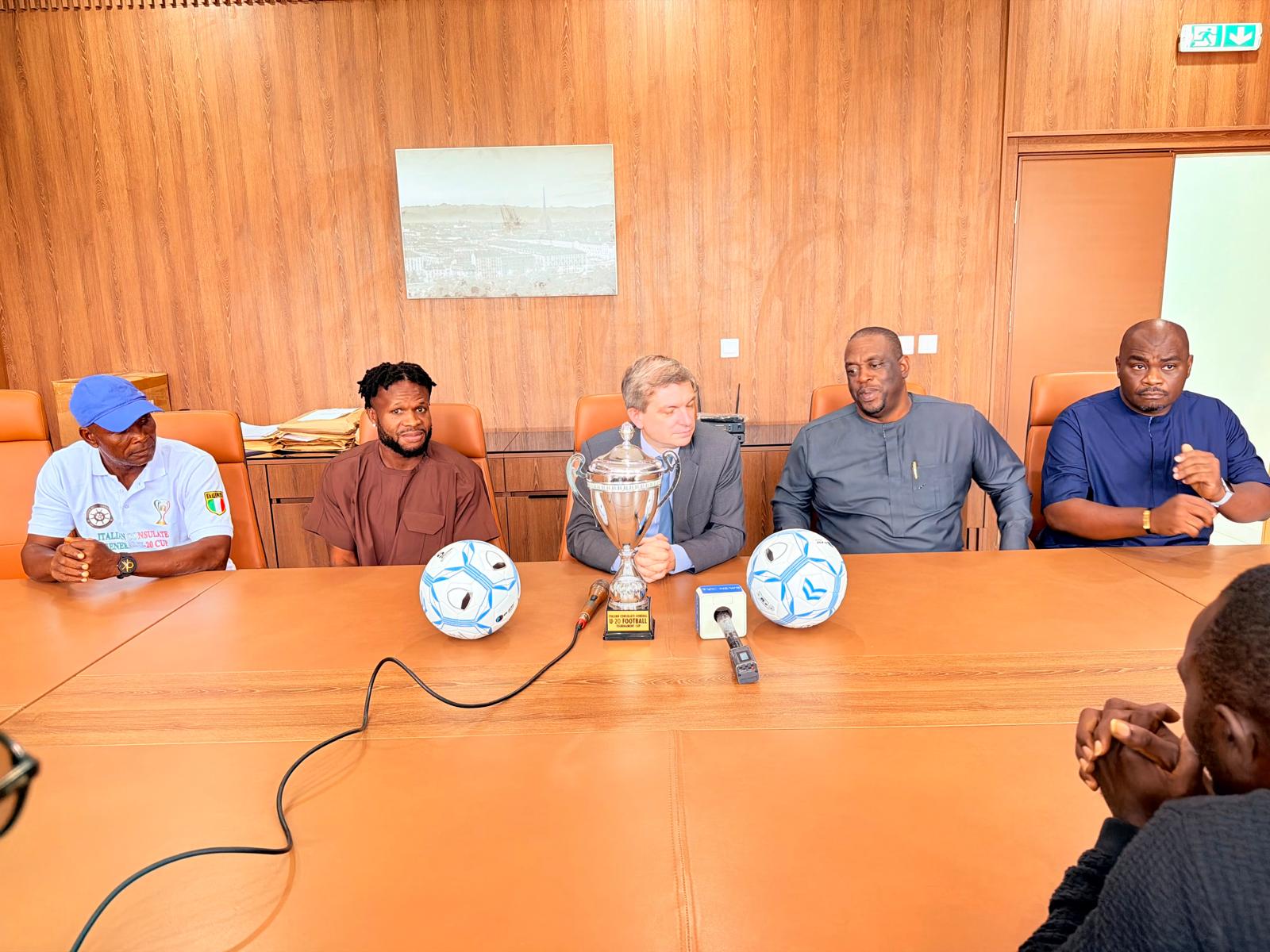 Roundtable With Trophy and Match Balls
